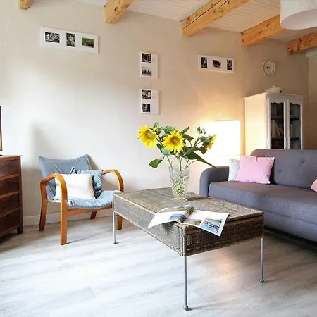 Gite Familial Avec Cour Privee, Terrasse Ombragee Et Chambre Independante Pres Du Puy-en-velay - Fr-1-582-31